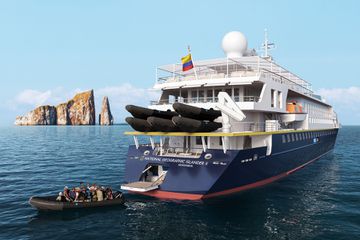 Passengers on a raft from the Lindblad Expeditions-National Geographic new National Geographic Islander ll