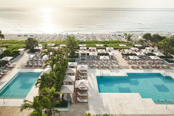 Aerial of the pool at the Four Seasons Palm Beach