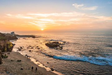 People watching the sunset on the coast of La Jolla, San Diego