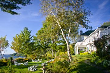 Exterior and back property at Manoir Hovey