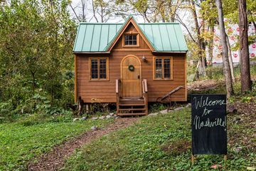 Airbnb Plus Nashville, Tennessee - Tiny Home