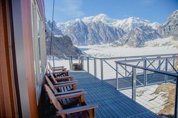 The porch at the Stay One Degree Extraordinary Mountain Chalet in Alaska