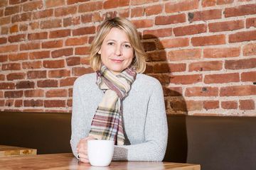 Samantha Brown Travel Guide Host TV Show