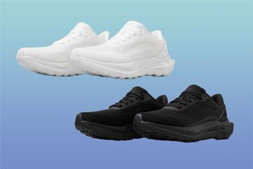 alo runner sneakers white and black