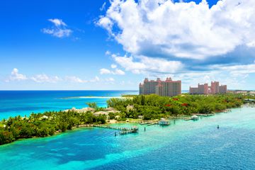 Scenic view of an idyllic beach at Nassau, Bahamas, on Paradise Island.