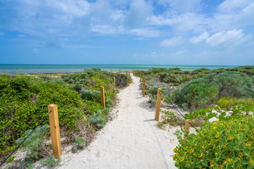 Summer beach scenery. Pathway to the ocean. Bahia Honda State Park, Florida Keys, Bahia Honda Key, FLorida USA.