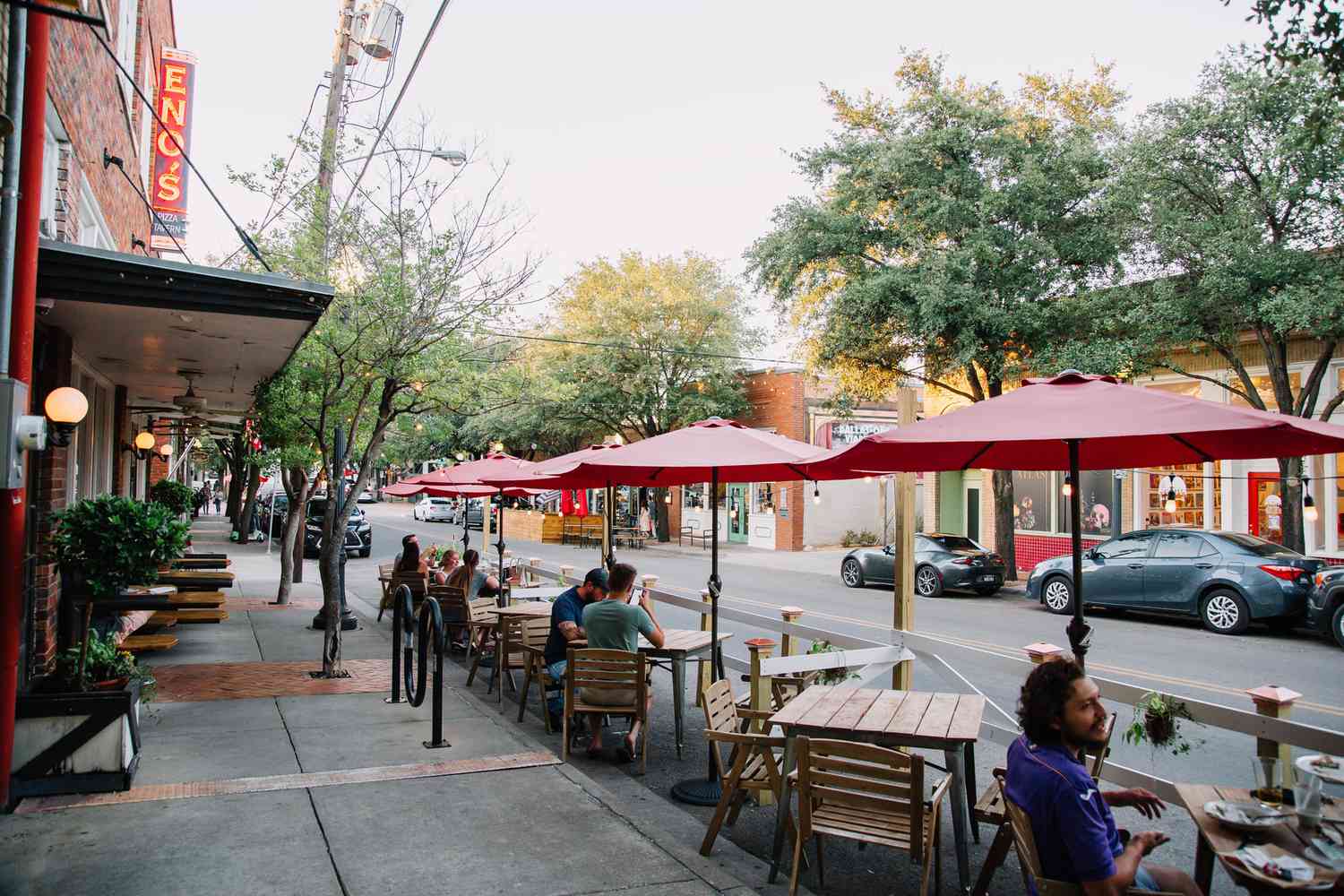 Outdoor patio seating at Eno's Pizza in Bishop Arts district of Dallas