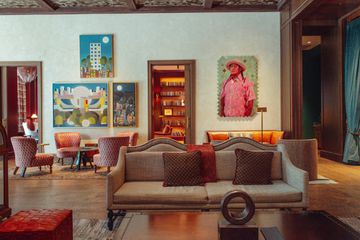 Lobby bar of Bowie House.