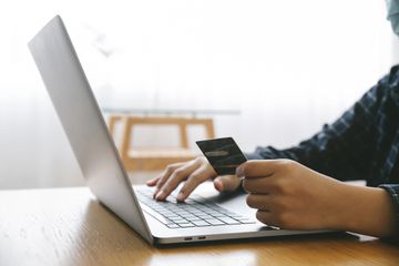Man using credit card 