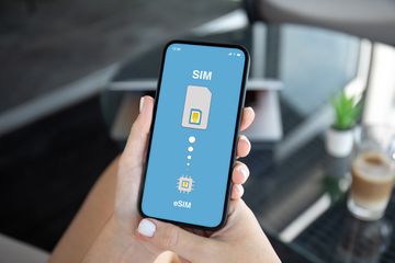 frmale hands hold phone with Sim card replacement on eSim