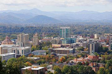 Daytime view of the skyline of Asheville, North Carolina