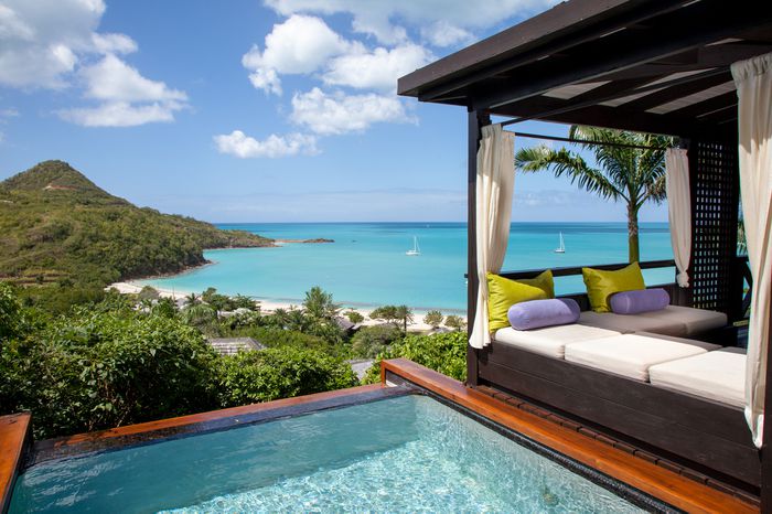 Day bed and pool overlooking the ocean at Hermitage Bay