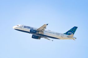 JetBlue Airways Airbus A320-232 takes off from Los Angeles international Airport