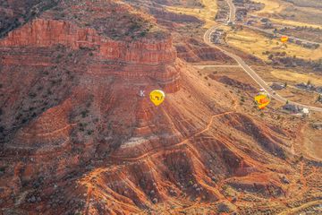 Hot air balloons over K mountain in Kanab, Utah 