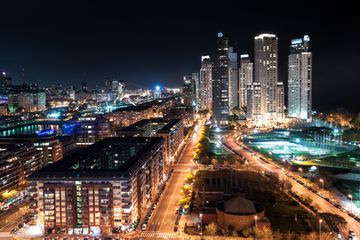 It is the new area of Buenos Aires city called Puerto Madero.