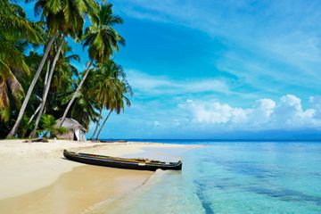 Small boat on an empty beach on San Blas Islands