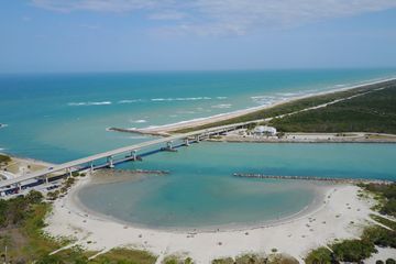 High angles of the highway that crosses islands