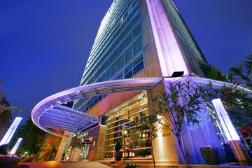 Exterior of Sofitel Montreal Golden Mile