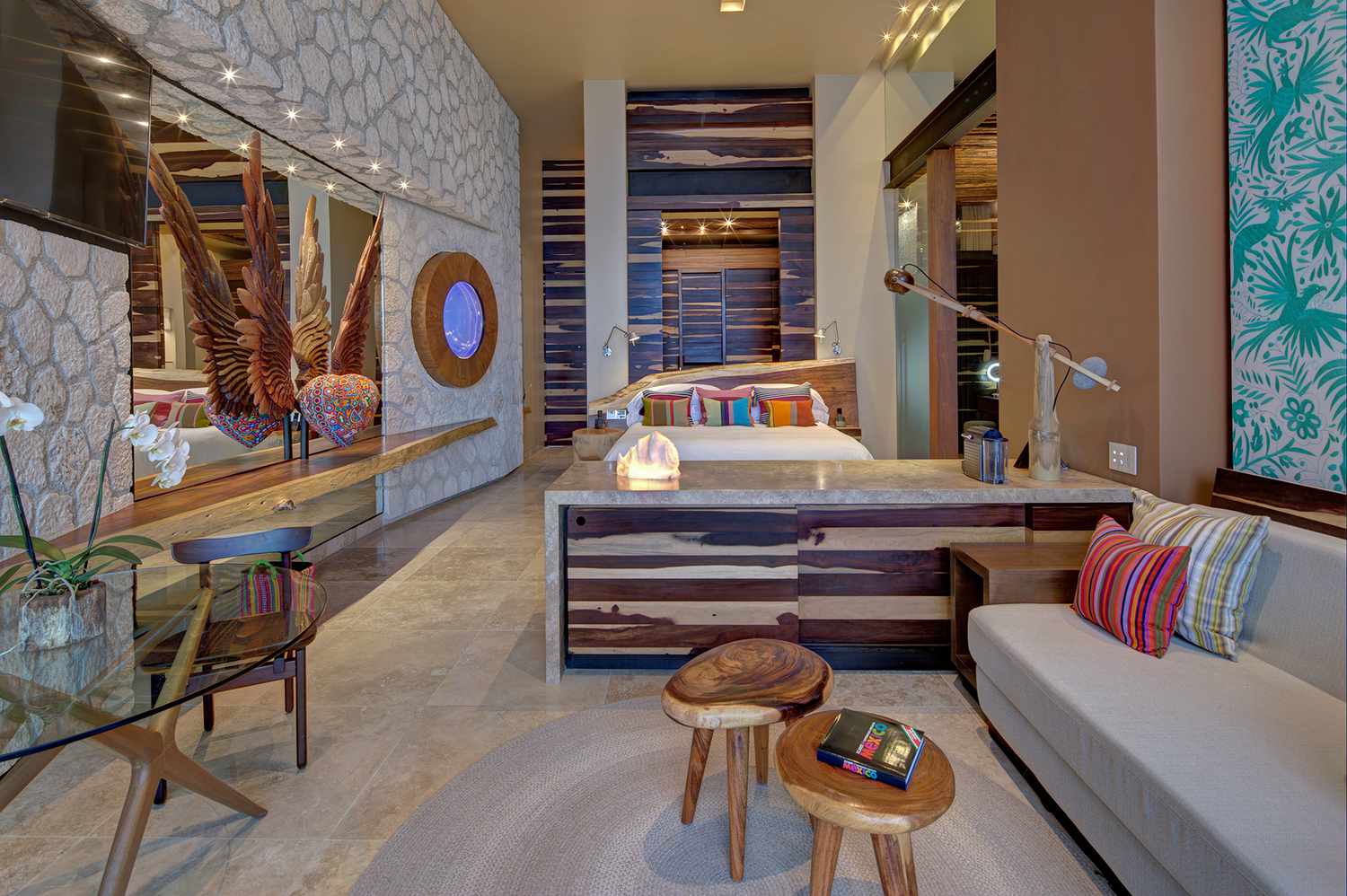A suite at La Casa de la Playa 