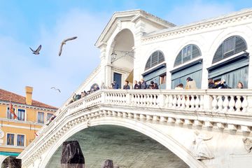 Ponte di Rialto bridge in Venice