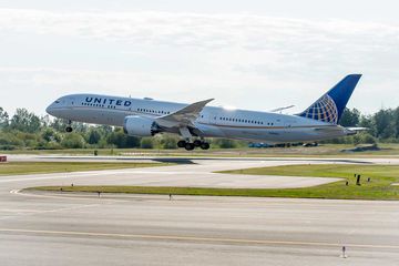 United 787-9 Airplane